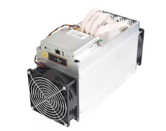 Bitmain Antminer L3+ (600Mh) asic miner on white background